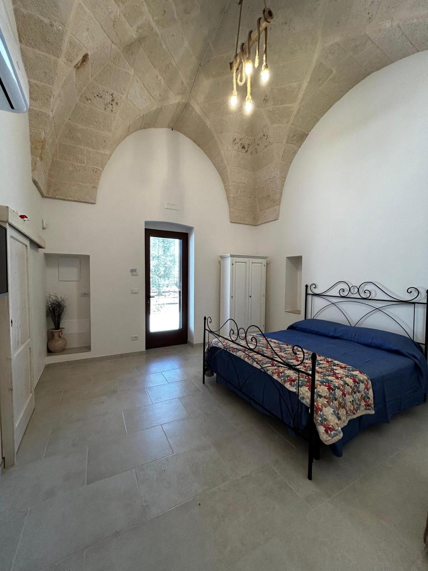 Il Trullo Di Bina Bed & Breakfast Pezze Di Greco Bagian luar foto