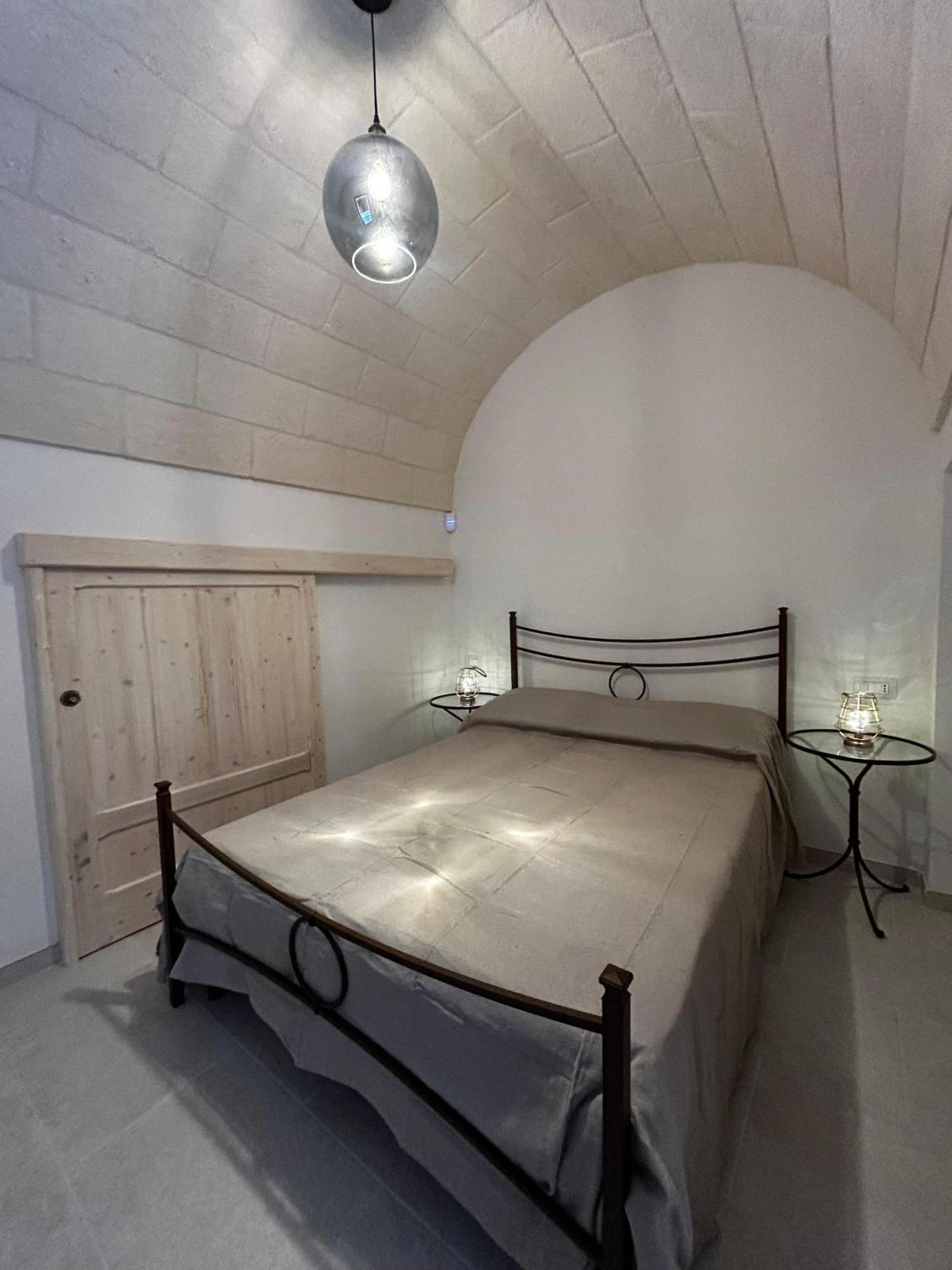 Il Trullo Di Bina Bed & Breakfast Pezze Di Greco Bagian luar foto
