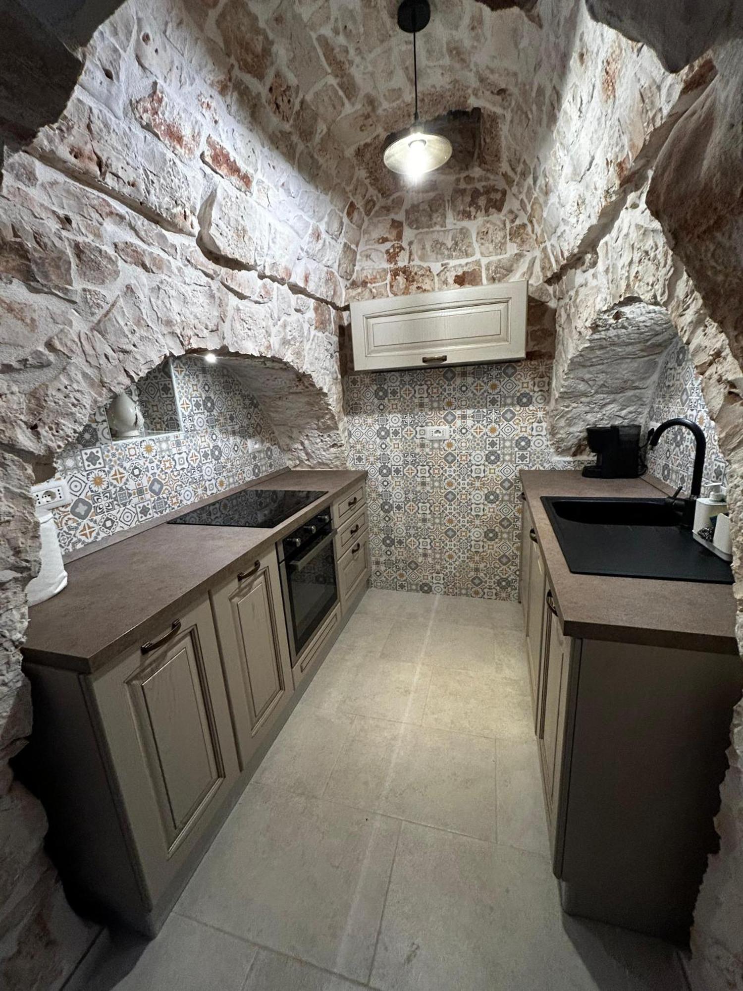 Il Trullo Di Bina Bed & Breakfast Pezze Di Greco Bagian luar foto