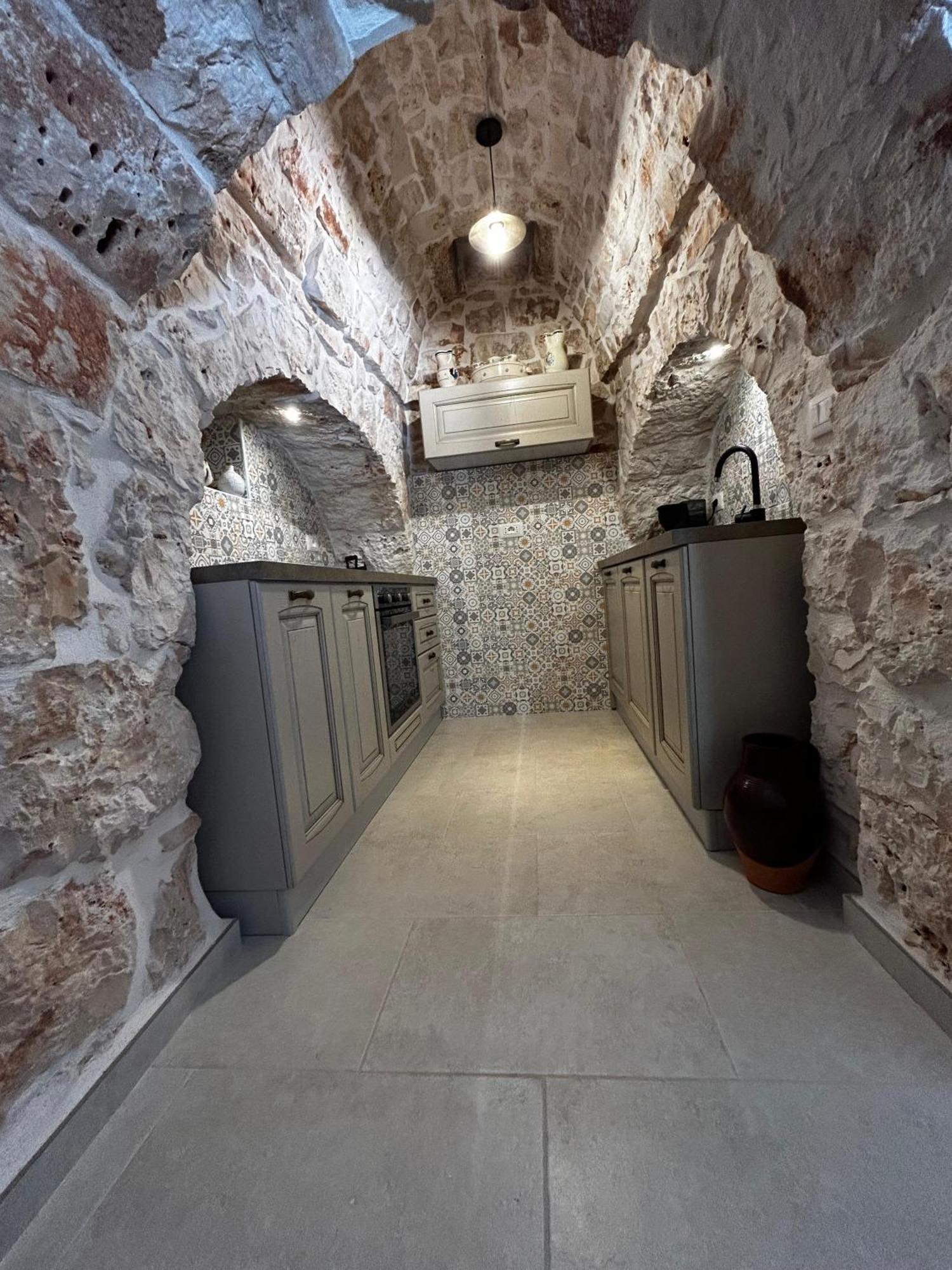 Il Trullo Di Bina Bed & Breakfast Pezze Di Greco Bagian luar foto
